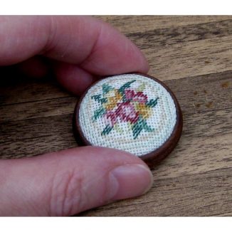 Alice green foot stool kit dollhouse miniature needlepoint accessories petit point embroidery